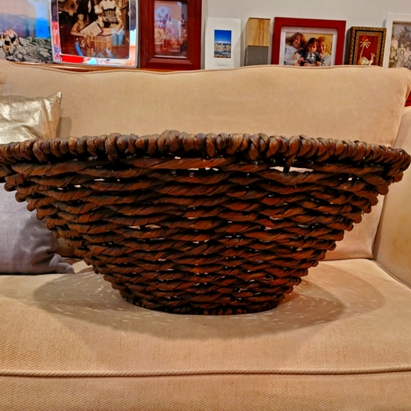 Round Brown Woven Water Hyacinth Decorative Modern Baskets - 2 set - Picture 4 of 6